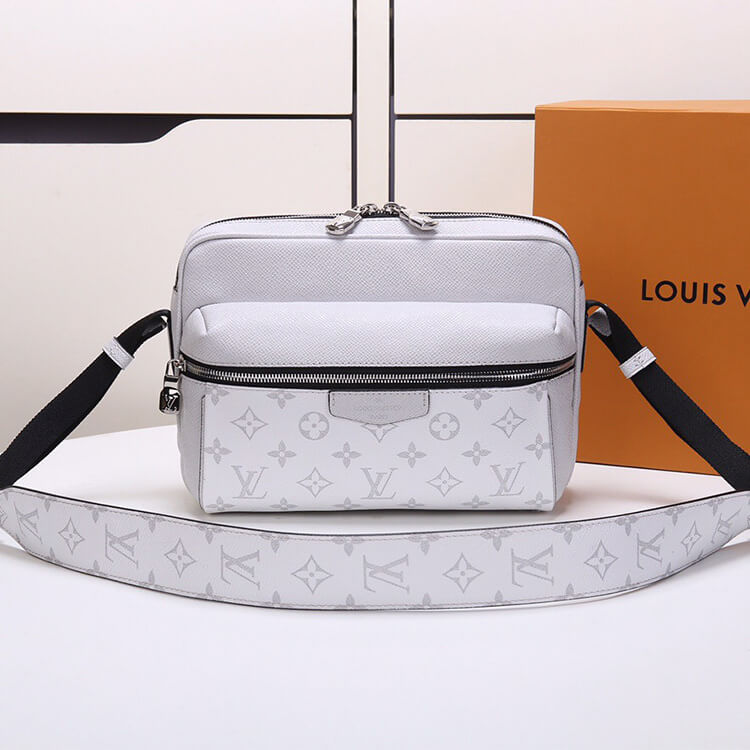 LV Outdoor Messenger - Image 7