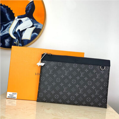 Alternative view of LV Discovery Pochette