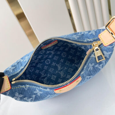 Alternative view of LV Hills Pochette