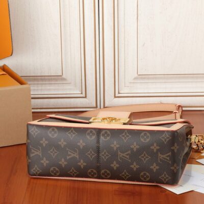 Alternative view of LV Dauphine Soft MM