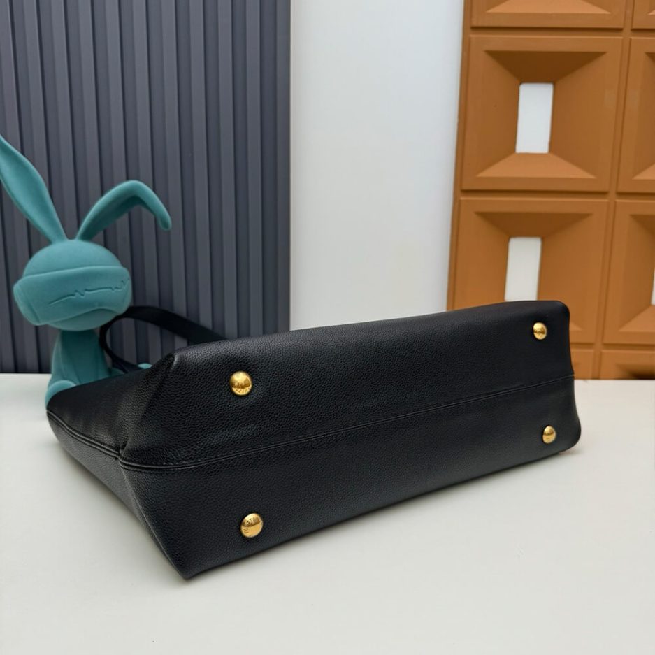 LV Low Key Cabas MM - Image 7