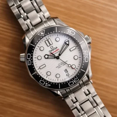 Alternative view of DIVER 300M CO‑AXIAL MASTER CHRONOMETER 42 MM-210.30.42.20.04.001