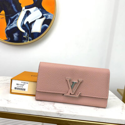 Alternative view of LV Capucines Wallet