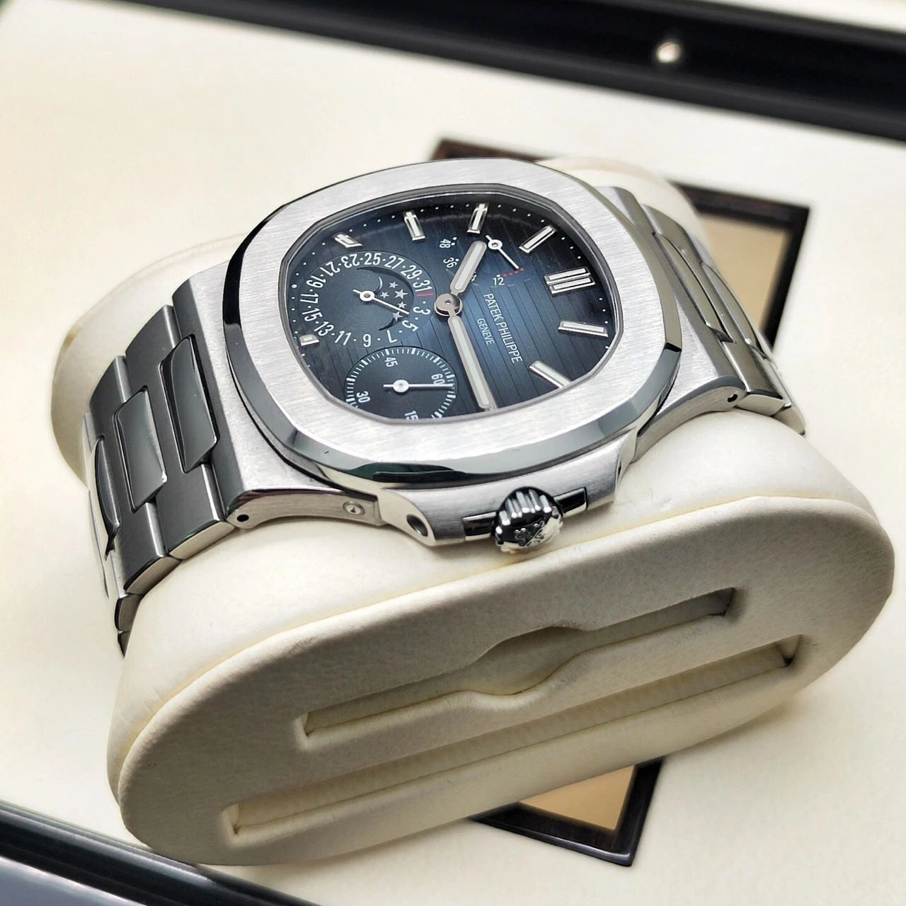 5712/1R Patek Philippe- NAUTILUS(AAAAA version) - Image 3