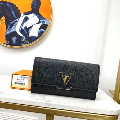 Alternative view of LV Capucines Wallet