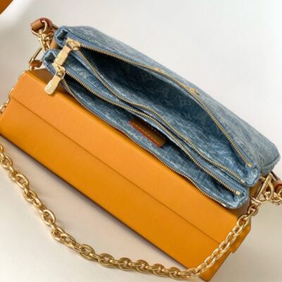 Alternative view of LV Liv Pochette