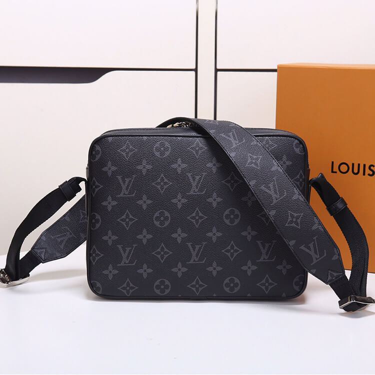 LV Outdoor Messenger - Image 6